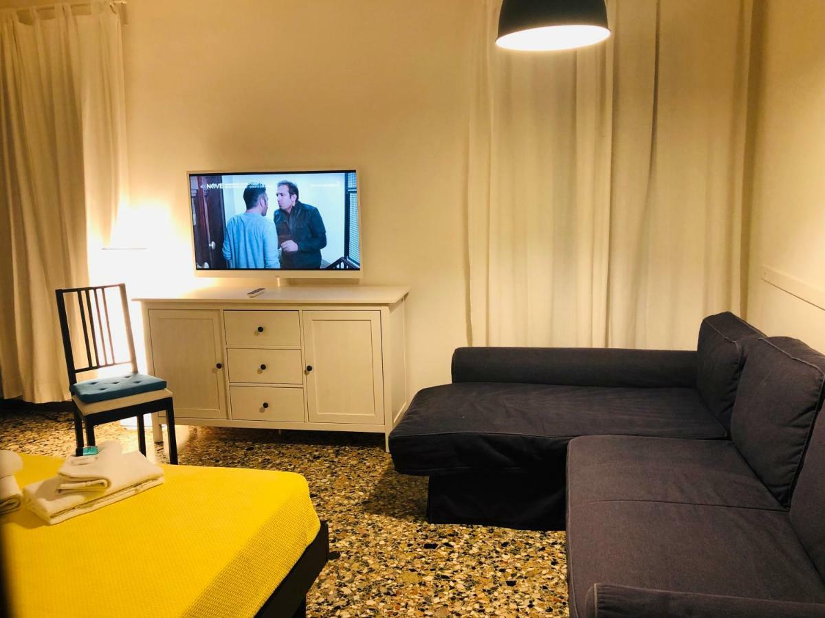 Al Cinema Italia Hotel Венеция Екстериор снимка
